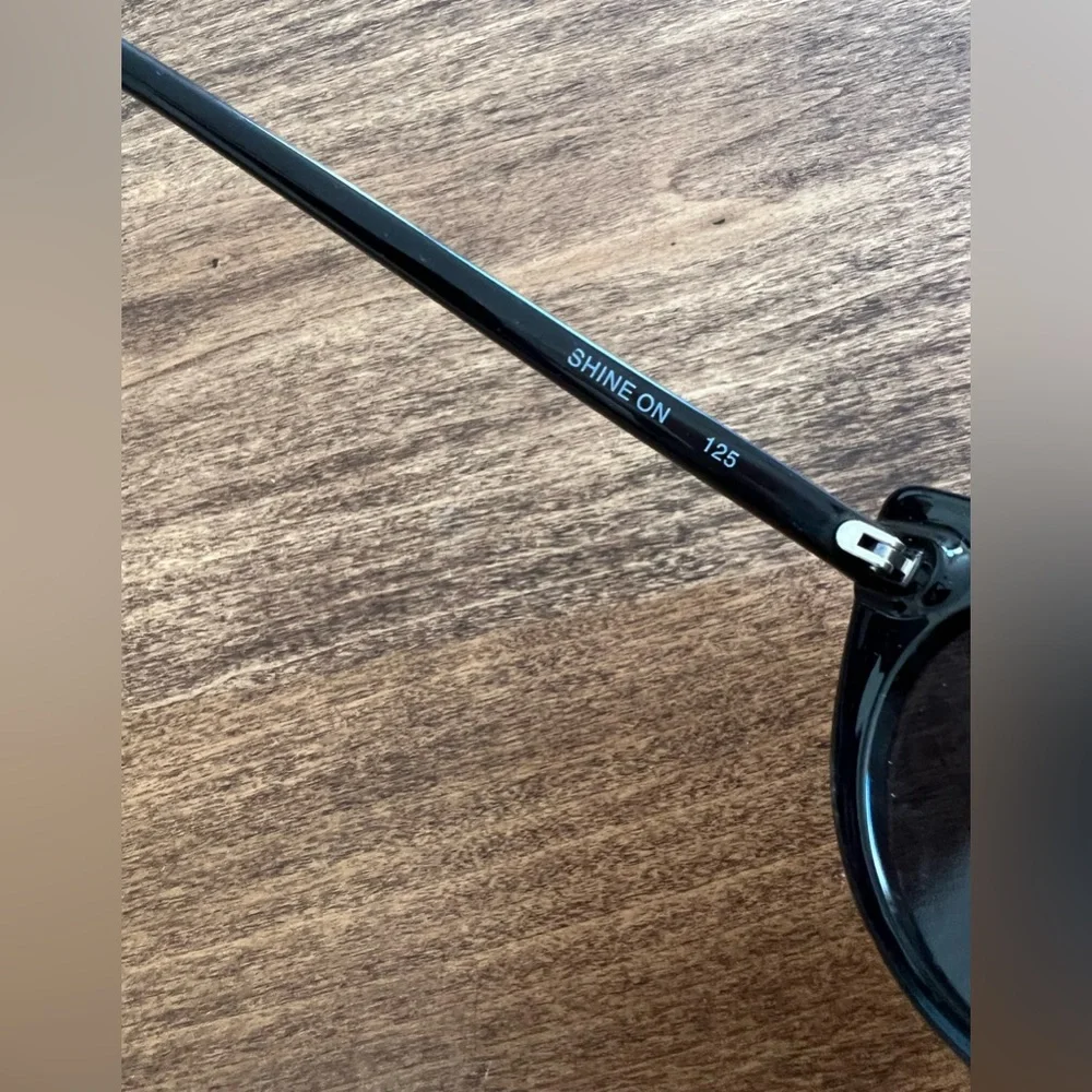 Quay Australia Black Retro Sunglasses - Picture 7 of 8